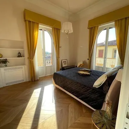 Apartment Caterina De' Medici Luxury Attic With Terrace And Parking