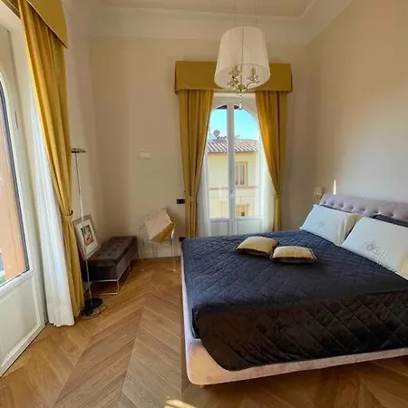 Apartment Caterina De' Medici Luxury Attic With Terrace And Parking