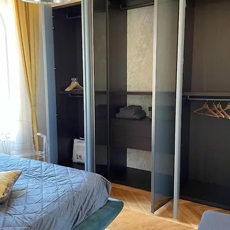 Caterina De' Medici Luxury Attic With Terrace And Parking Apartment