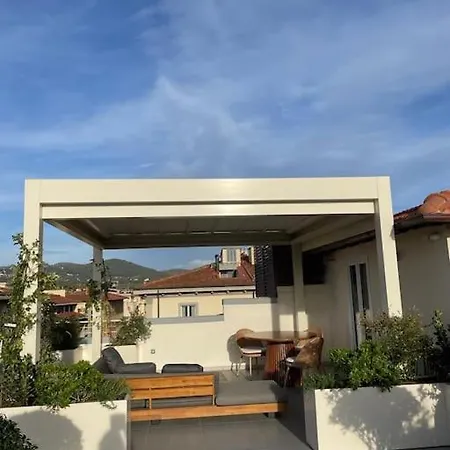 Caterina De' Medici Luxury Attic With Terrace And Parking アパート